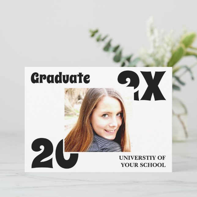 Invitation simple Gras Photo Graduation (Debout devant)