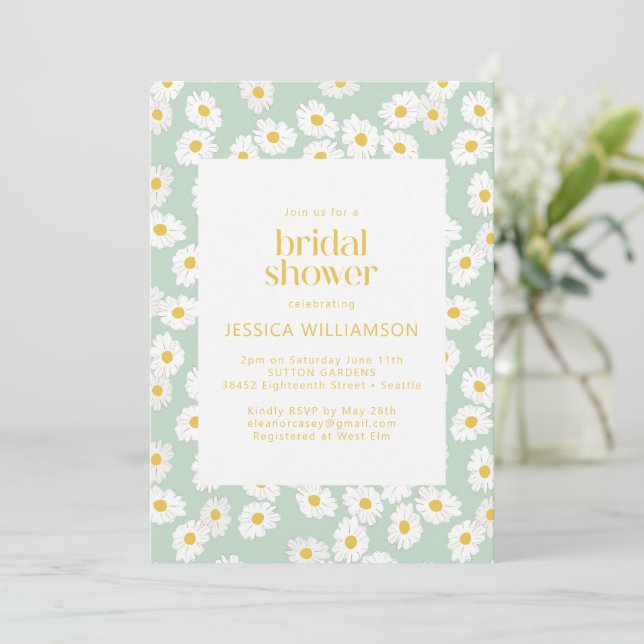 Invitation Spring Pastel Sage Green Daisies Fête des mariées (Debout devant)