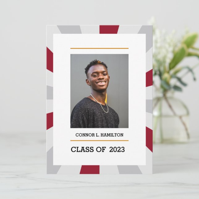 Invitation Sunburst | Crimson and Grey Photo Graduation (Debout devant)
