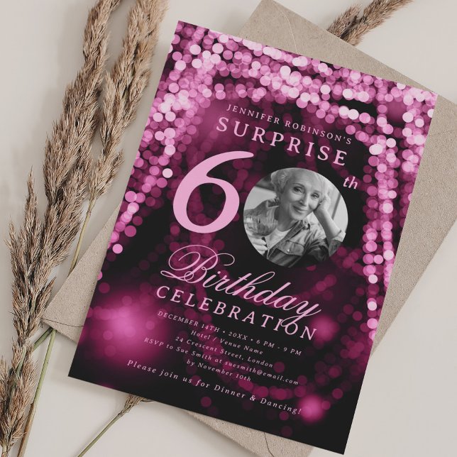 Invitation SURPRISE Photo 60e anniversaire Hot Pink Glam Ligh (SURPRISE Photo 60th Birthday Hot Pink Glam Lights Invitation)