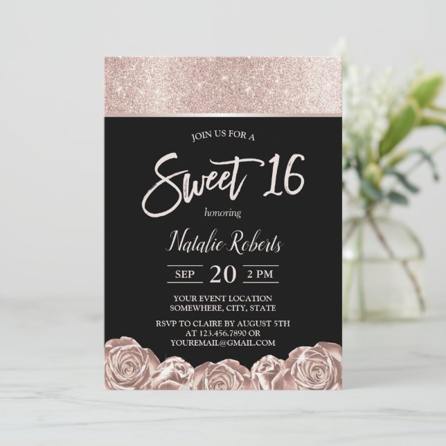 Invitation Sweet 16 Fleurs d'or Rose moderne Élégant Noir (Debout devant)