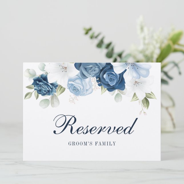 Invitation Symbole bleu Dusty Floral Groom Famille Réservé (Debout devant)