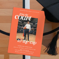 Terrain de basketball de fin d'études à la casquet