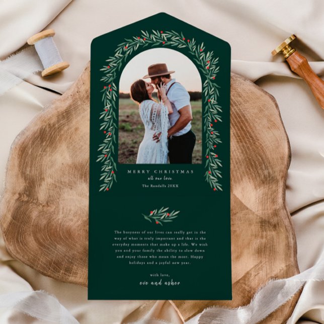 Invitation Tout En Un Arc de verdure Élégant Photo Noël (Elegant boho greenery arch photo christmas holiday all in one card.)