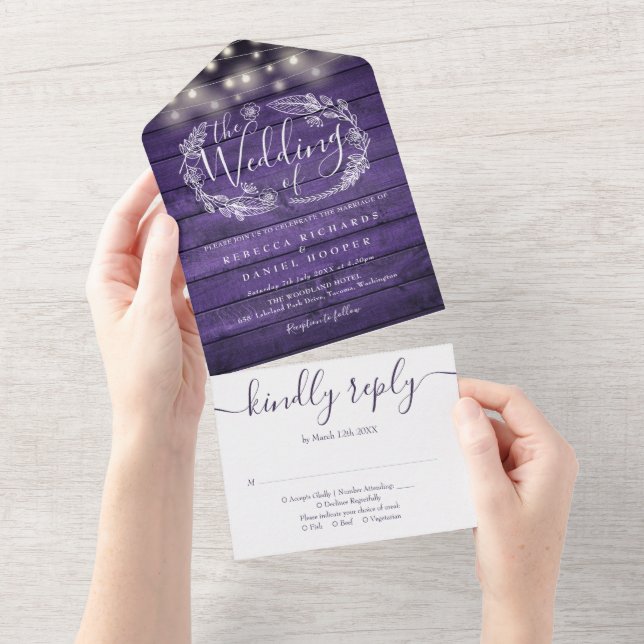 Invitation Tout En Un Bois violet rustique éclaire le Mariage floral (Déchirure)