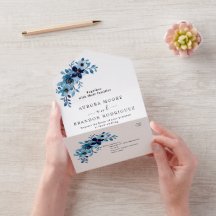 Bouquet de fleurs à l'aquarelle bleu poussiéreux é