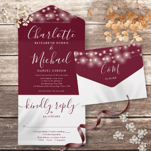 Invitation Tout En Un Burgundy String Lights Élégant Mariage de script