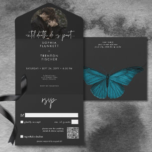 Invitation Tout En Un Code QR de photo de papillon minimaliste sombre et