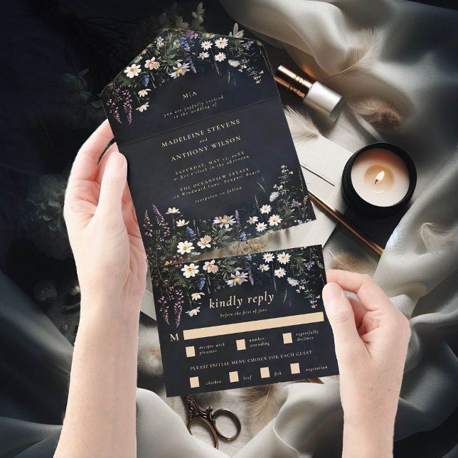 Invitation Tout En Un Dark Moody Fleur sauvage romantique Fairytale Mari (moody dark romantic wedding invitation wild flowers wreath black all one seal send modern classic)