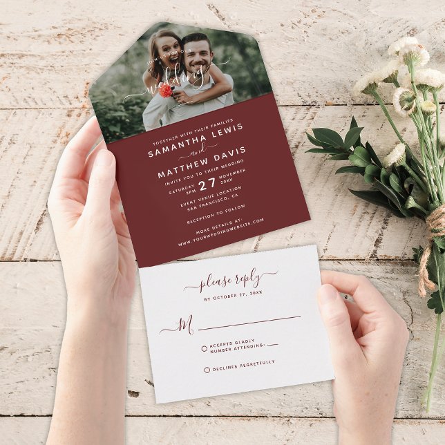 Invitation Tout En Un Élégant Burgundy Red Calligraphy Mariage photo (Créateur téléchargé)