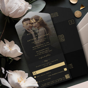 Invitation Tout En Un Élégant noir et or Monogramme Wreath Mariage photo
