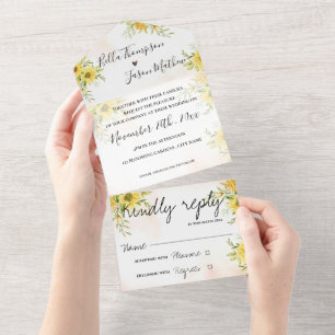 Invitation Tout En Un Mariage de monogramme jaune pâle