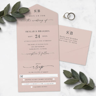 Invitation Tout En Un Mariage rose clair monogramme simple