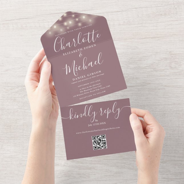 Invitation Tout En Un Mauve String Lights QR Code Monogram Mariage (Déchirure)