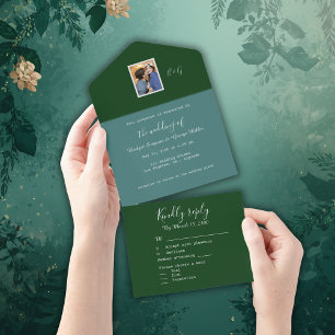 Invitation Tout En Un monogramme de photo de couple élégant minimal vert
