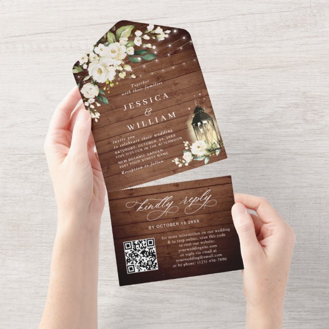 Invitation Tout En Un Rustique Bois blanc Roses Mariage QR code (Déchirure)