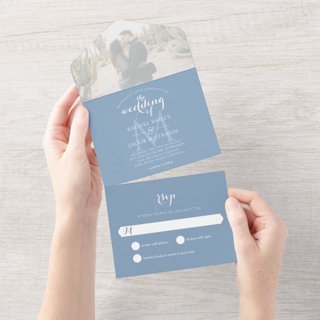 Invitation Tout En Un Simple Monogramme Dusty Mariage photo bleu (Déchirure)