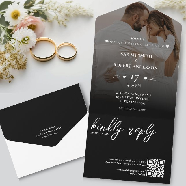 Invitation Tout En Un Simple Noir photo nouvellement mariée QR Code Mari (Simple Black Newlywed Photo QR Code Wedding All In One Invitation)