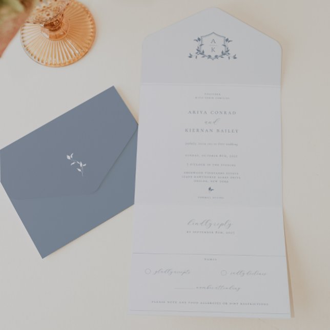 Invitation Tout En Un Vins intemporels Monogramme Mariage Crest (Créateur téléchargé)