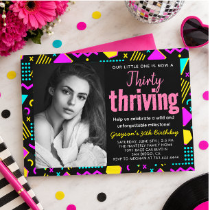 Invitation Trente & en plein essor Photo d'anniversaire noir