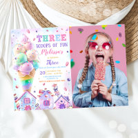 Trois Scoops de la crème glacée amusante Photo Ann