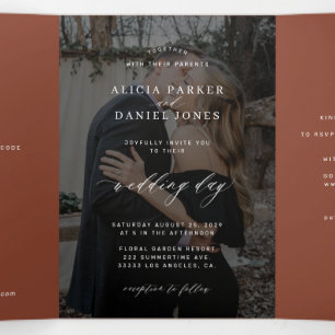 Invitation Trois Volets Code QR de détails de RSVP de photo en terracotta