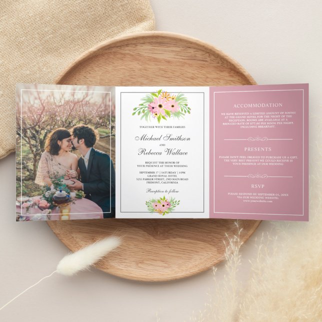 Invitation Trois Volets Élégant rose floral tout en un Mariage photo (Créateur téléchargé)