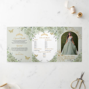 Invitation Trois Volets Élégant Vert Sauge Floral Papillons Quinceañera