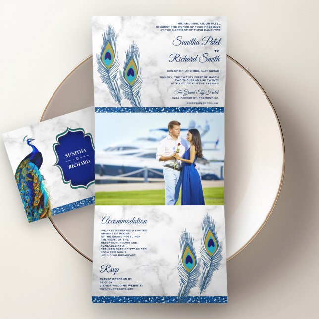 Invitation Trois Volets Marbre blanc Blue Indian Peacock Plumes Mariage (Créateur téléchargé)