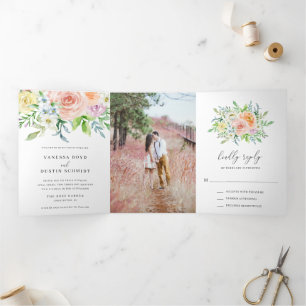 Invitation Trois Volets Mariage Élégant Fleur de Pêche Moderne