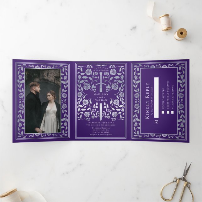 Invitation Trois Volets Mariage médiéval royal d'épée violet et argenté (Intérieur)