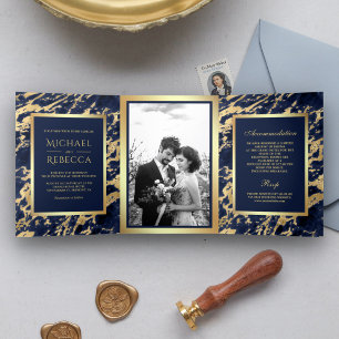 Invitation Trois Volets Mariage Photo sur Papier Marbré Bleu Nuit avec Feu