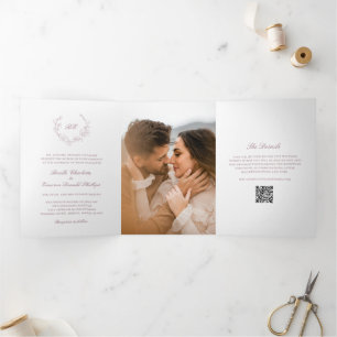 Invitation Trois Volets Mauve Wreath Monogramme QR Code Mariage élégant