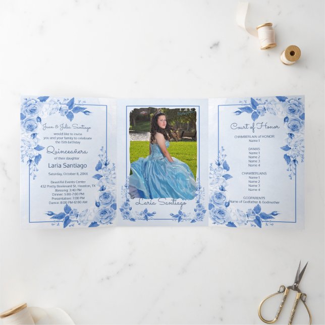 Invitation Trois Volets Photo Espagnol bleu clair Roses Quinceanera (Intérieur)