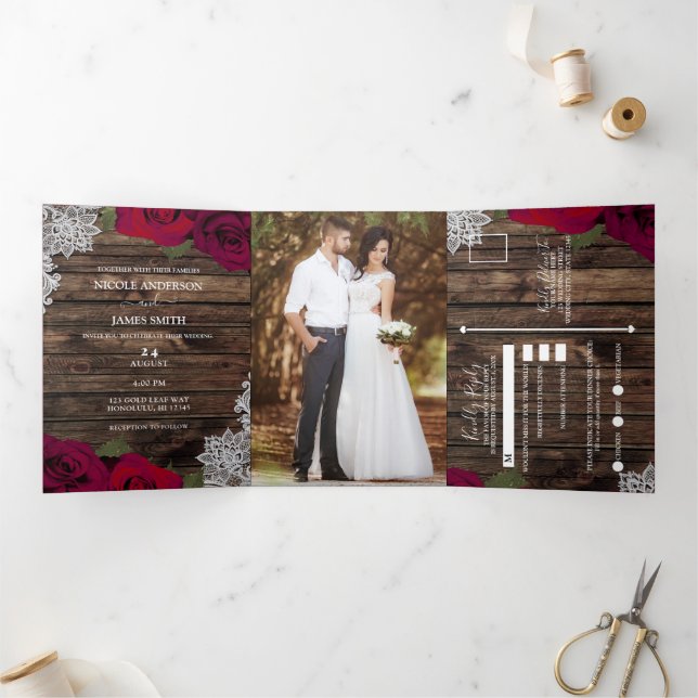 Invitation Trois Volets Roses rouges et dentelle Elégant Mariage en bois r (Intérieur)