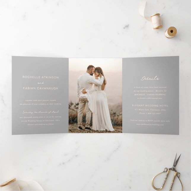 Invitation Trois Volets Simple Gris Photo Mariage élégant (Intérieur)