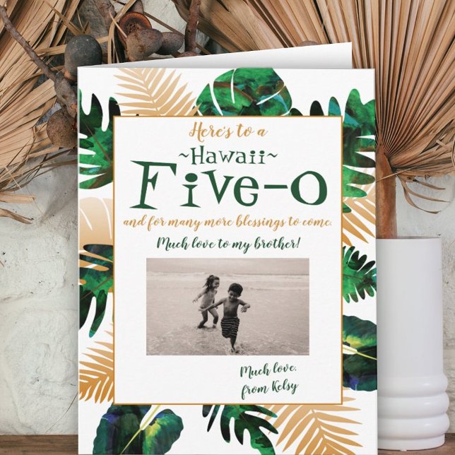 Invitation Tropical Green Gold Hawaii Cinq-0 50e anniversaire (green gold tropical leaves monstera fern island leaves 50th 50 hawaii 5-0 happy birthday)