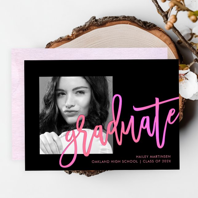 Invitation Typographie moderne Neon Ombre Pink Photo Graduati (Créateur téléchargé)