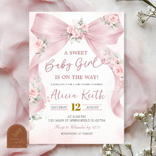 Invitation Un adorable bébé fille rose à l'approche