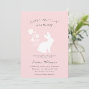 Invitation Un baby shower à fleurs doux lapin