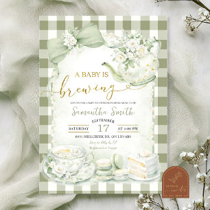Invitation Un bébé en sauge vert gingham est en train de bras