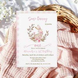 Invitation Un Lapin Est En Train De Tourner Une Fille Rose