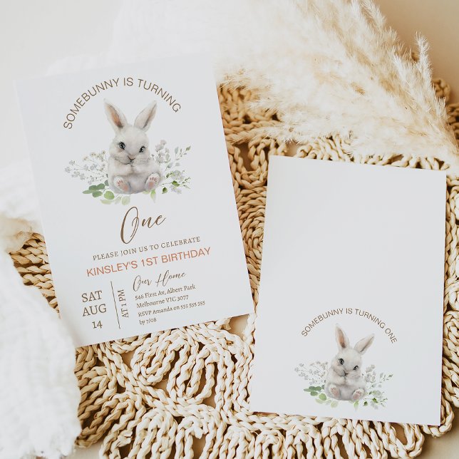 Invitation Un Lapin Moderne Tourne Un 1Er Anniversaire (Modern some bunny is turning one 1st birthday invitation with white rabbit.  Somebunny is turning 1)