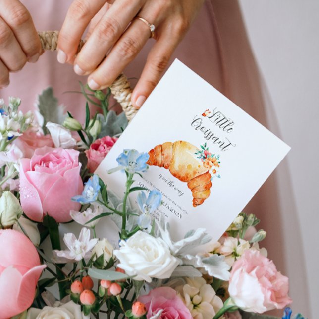 Invitation Un Petit Croissant Se Trouve Sur Le Chemin Du Baby (Créateur téléchargé)