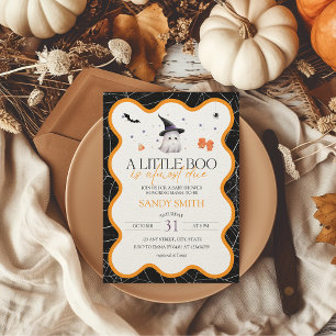 Invitation Un petit livre est presque dû Baby shower d'Hallow