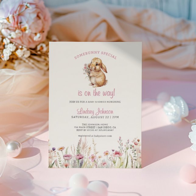 Invitation Un Peu Spécial Se Trouve Sur Le Chemin Du Baby sho (Créateur téléchargé)