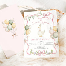 Une fille rose d'oie sotte 1er anniversaire