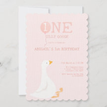 Une fille rose d'oie sotte 1er anniversaire