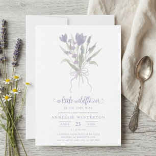 Invitation Une petite Baby Shower Fleur Sauvage Violet Ruban