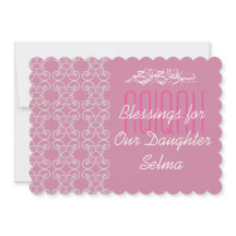 Une petite fille musulmane rose Aqiqah Islamique